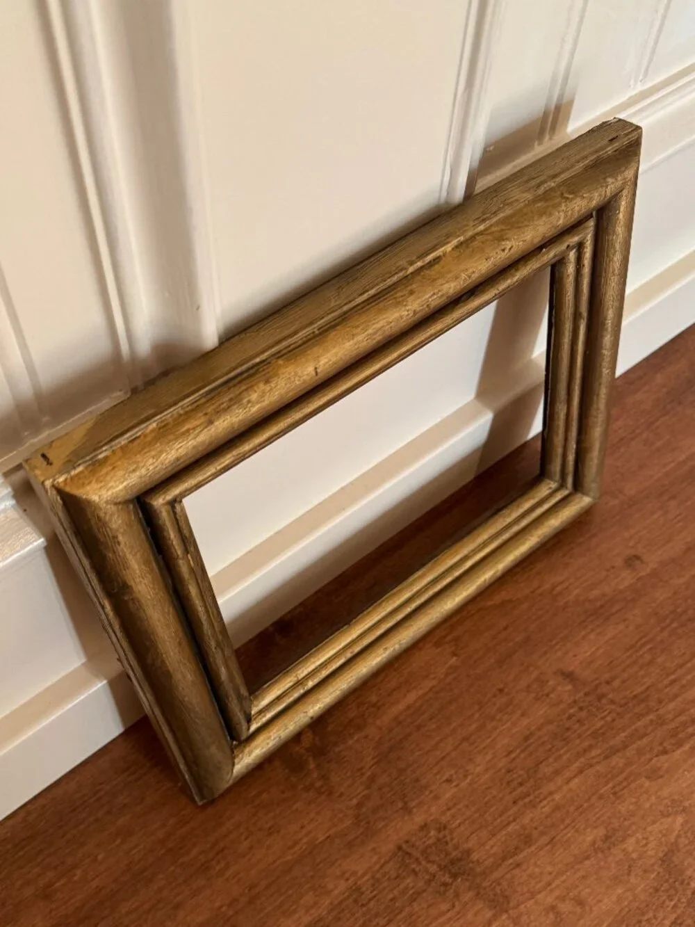 Vintage-Style Distressed Gold Wood Picture Frame – Fits 5x7 Art